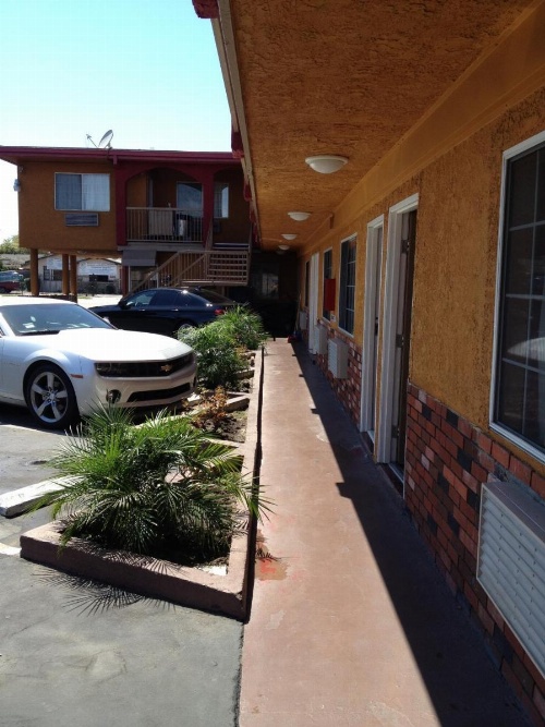 Hyde Park Motel image 21